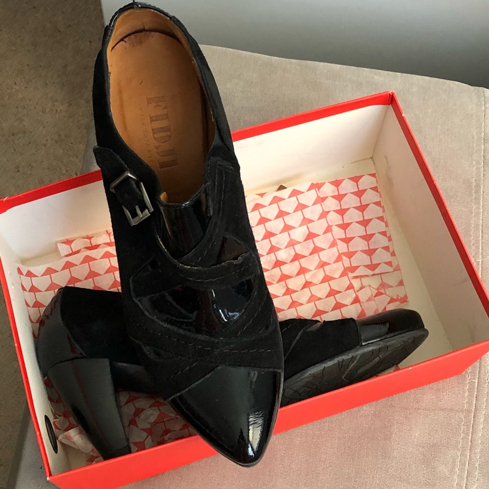 Suede & Patrnt Leather black heels